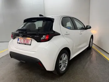 Car image 20