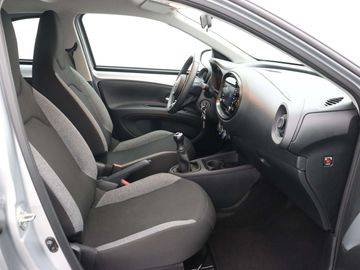 Car image 30