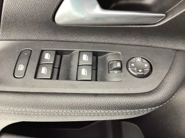Car image 39