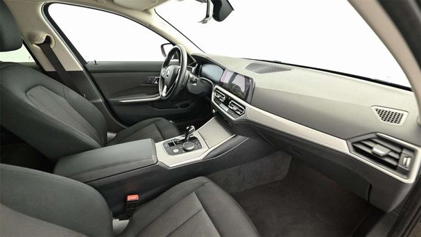 BMW 320d Touring xDrive 140 kW image number 5