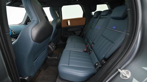 Car image 26