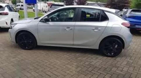 Car image 4