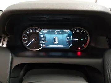 Car image 24