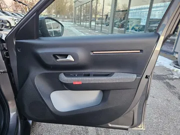 Car image 32