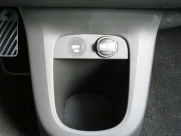 Car image 30