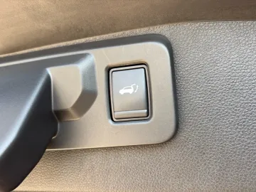 Car image 34