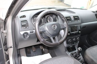 Car image 16