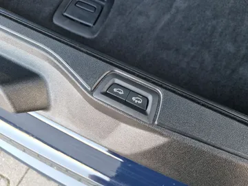 Car image 40