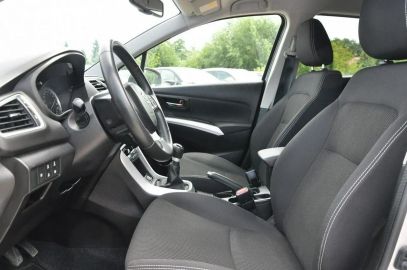 Car image 14