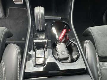 Car image 32