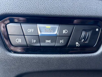 Car image 34