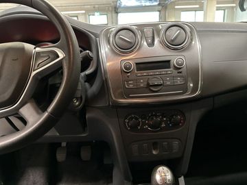 Car image 14