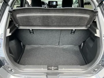 Car image 28