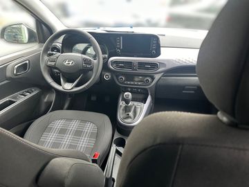 Car image 14