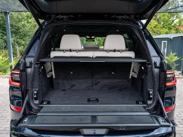 Car image 32