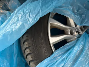 Car image 23