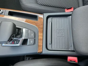 Car image 24