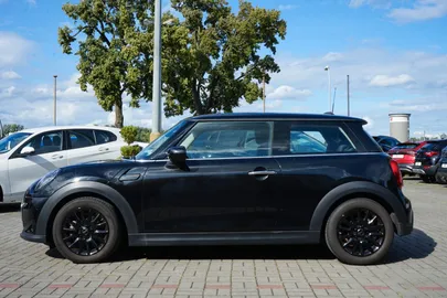 Car image 25