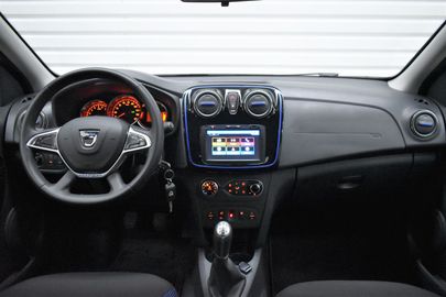 Car image 15