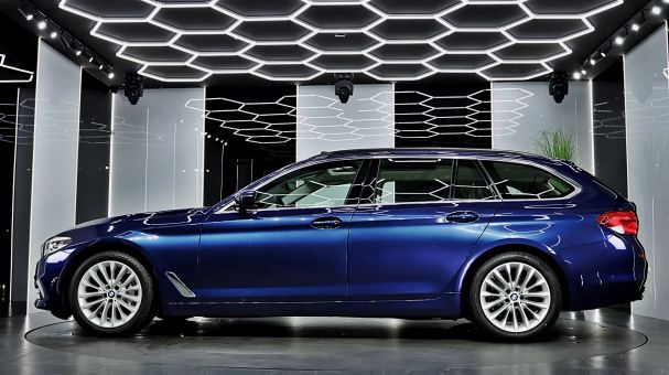 BMW 530d Touring xDrive Luxury Line 195 kW image number 1