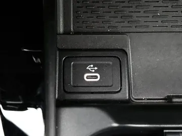 Car image 32