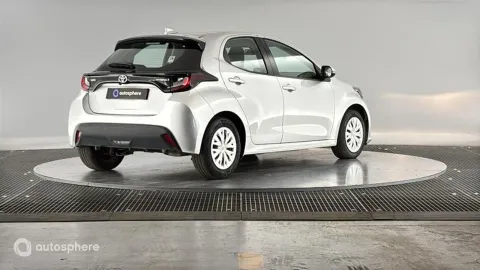 Car image 4