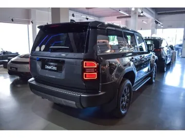 Car image 26