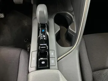 Car image 27