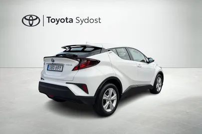 Car image 3