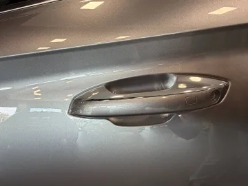Car image 32