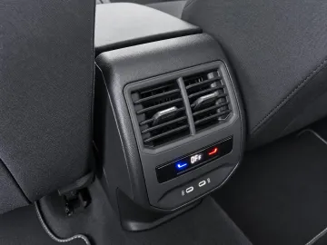 Car image 32