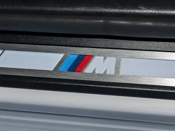 Car image 28