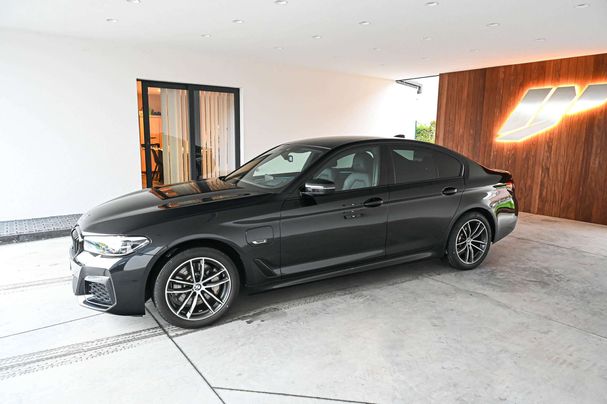 BMW 530 e 215 kW image number 1