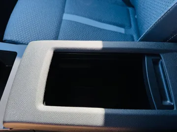 Car image 27