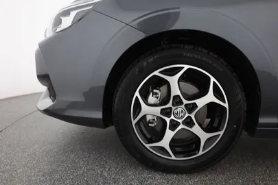 Car image 30