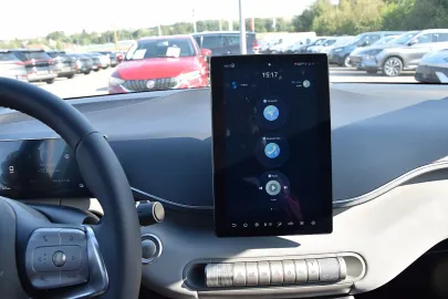 Car image 22