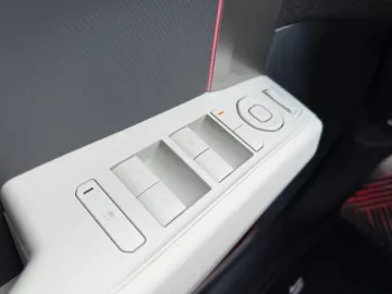 Car image 36