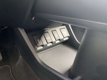 Car image 33