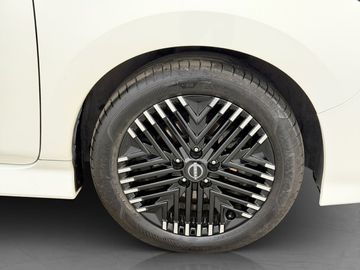 Car image 32