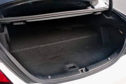 Car image 32