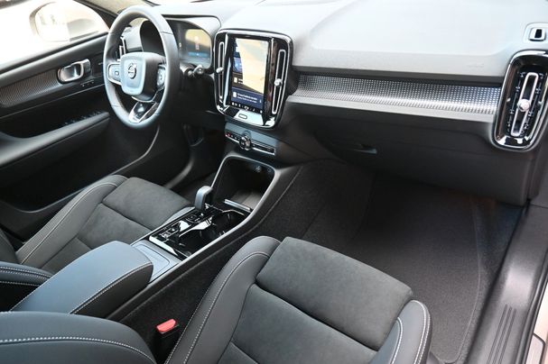 Volvo XC40 B4 Plus DKG 145 kW image number 12