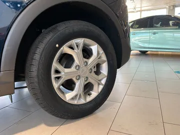 Car image 40