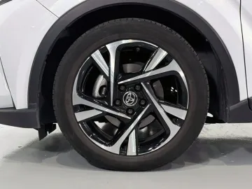 Car image 27