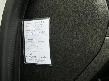Car image 32