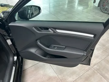 Car image 34