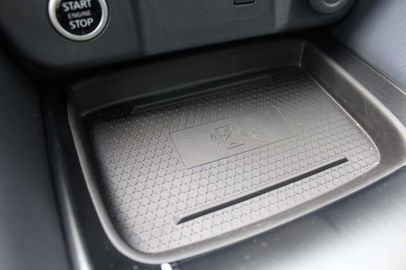 Car image 37