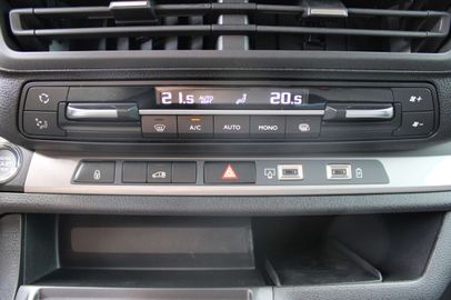 Car image 28