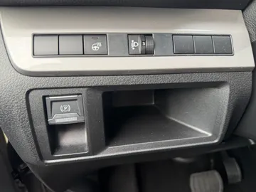 Car image 29