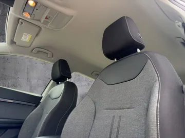 Car image 32