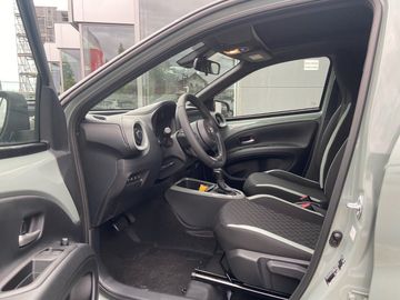 Car image 10